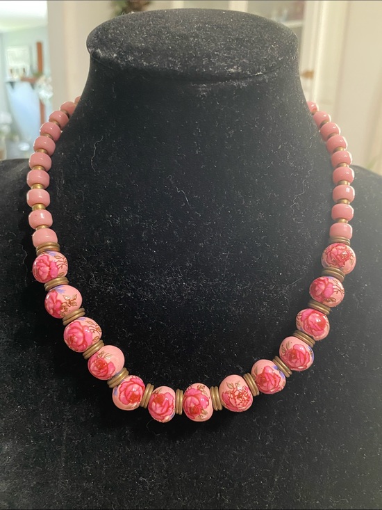 Jewelry - VTG Pink Porcelain Floral Bead Necklace